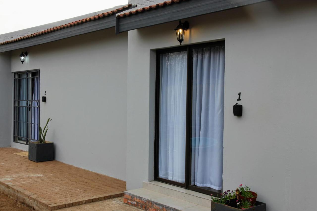 Nini'S Guest Units Hotel Bloemfontein Exterior photo
