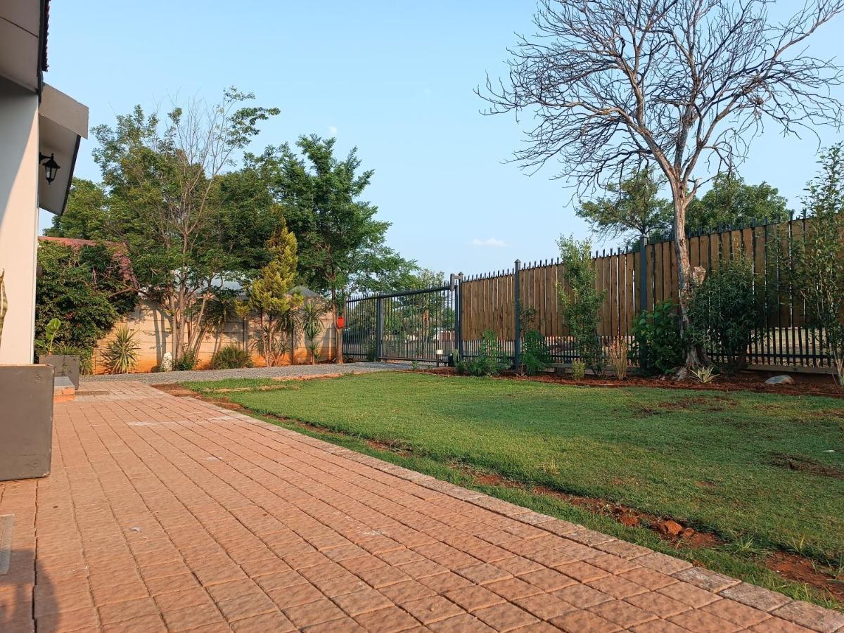 Nini'S Guest Units Hotel Bloemfontein Exterior photo